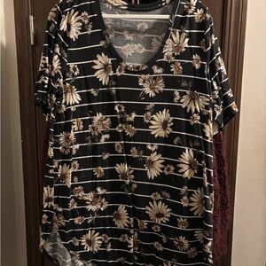 24/7 Comfort Apparel Black and White Oversized Short Sleeve T-Shirt